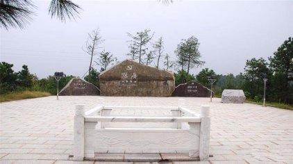 2010年，陈赓子女要求将父亲陵墓迁出八宝山，中央批示：同意