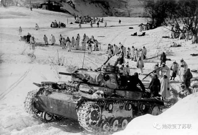 为什么希特勒冒着两线作战的危险，也要坚持1941年入侵苏联？