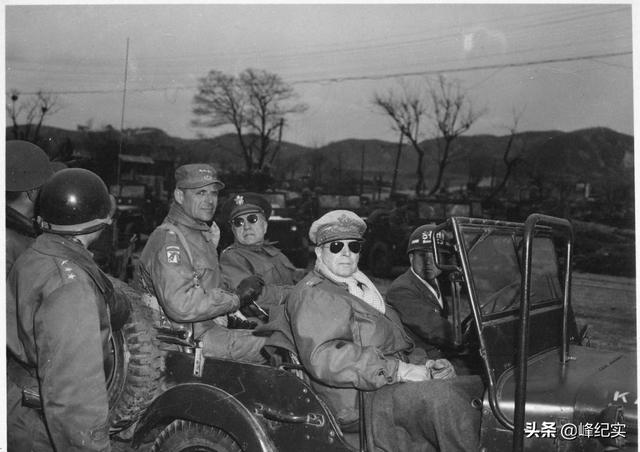 1951年朝鲜战争中，麦克阿瑟为何突然被解职？不单单是因为战败