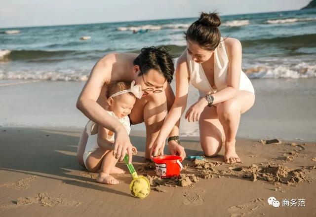 結婚四周年，我們帶女兒穿越回婚禮那一天…