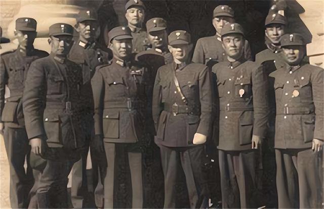 1949年，一个不识字的老汉买报纸，导致戴笠的儿子在浙江暴露