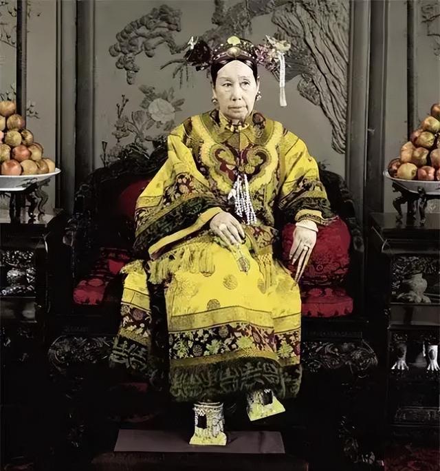 慈禧为母亲写过一首诗，被编入小学教材，大家都耳熟能详