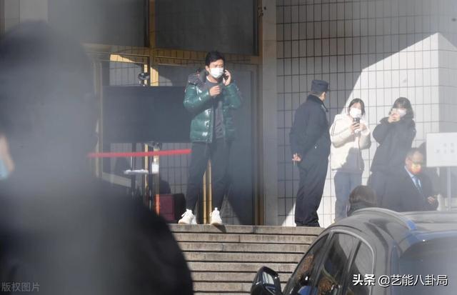 央视春晚4大联排私服秀 黑白格最受明星青睐 新年战袍绿色最火 天天要闻