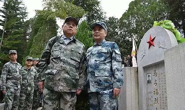 老山副连长战前恋爱，遭降级处分，25岁战场牺牲前大喊：我走了