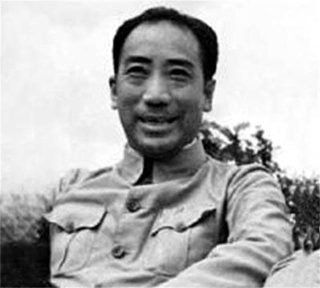 1938年秘书给毛主席点了一根烟，主席随后将他调离：这个人有问题