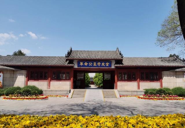 周恩来下令建革命公墓，林徽因亲自设计，还未建好迎来首位领导人