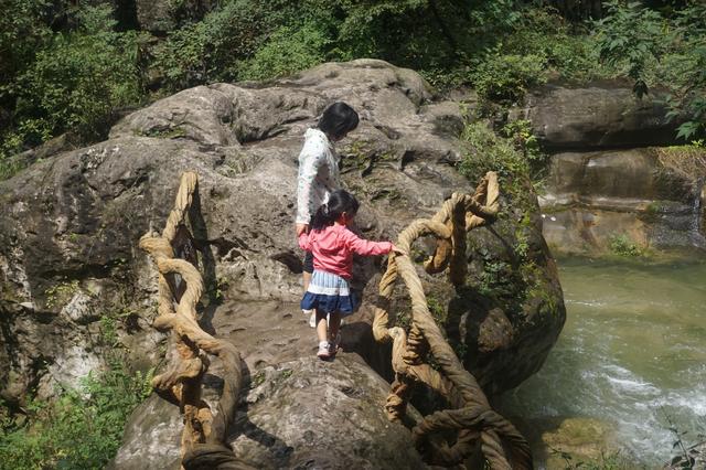 坐一條山間的蛟龍上天入地遊山西八泉峽