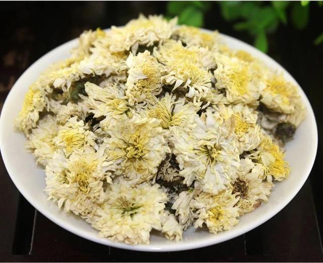 春饮菊花茶给肝脏减负，不同种类菊花不同功效，快来了解一下
