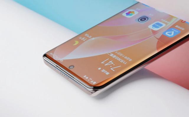 荣耀70系列曝光，颇有旗舰味道，网友：还买什么红米K50 Pro