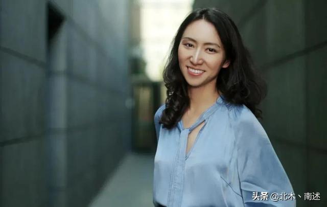 帮世界首富“花钱”的中国女人，什么来头？