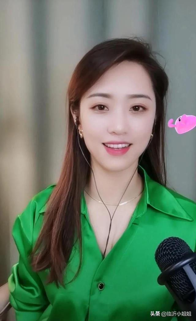 直播间的三妮阿姨清纯靓丽,这样的颜值,能抓住多少男人的心?