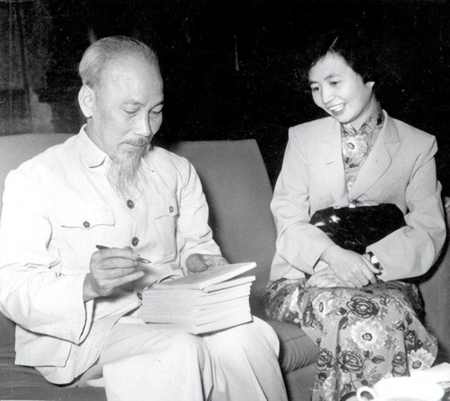 陈毅被妻子锁门外，冲动下提离婚，周恩来找到张茜：给你提个建议