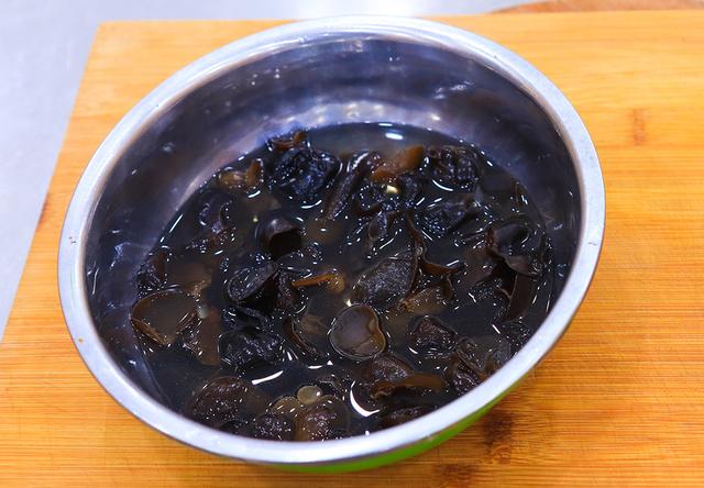 强烈建议中老年人：如果不差钱，常吃6种食物，强过天天吃保健品