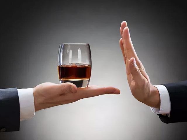 为啥需要戒酒？揭秘：喝酒后人体24小时的变化，看完你还去喝酒吗
