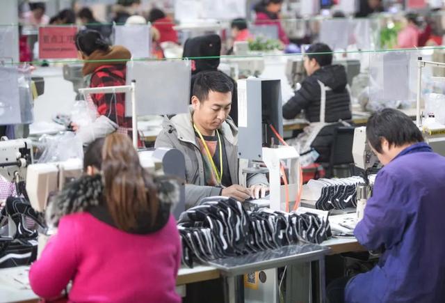 冲上热搜！“十年禁渔”不放弃，终于等到“水上大熊猫”