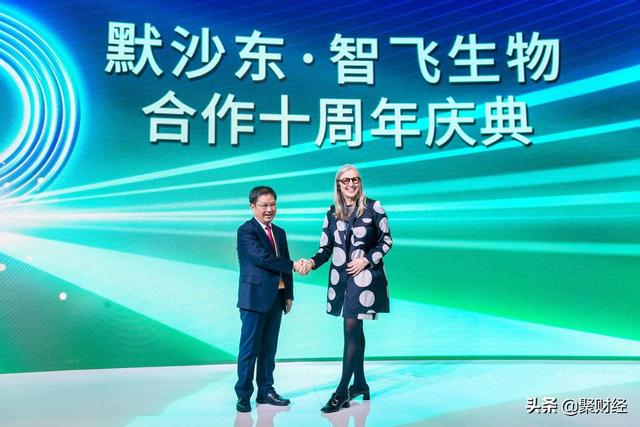 68岁成为重庆首富，坐拥1400亿财富，与雷军并列登上胡润榜第21位