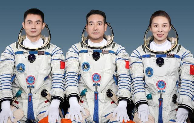航天员返回地球后，为何站不起来，要坐在椅子上？牺牲太大了