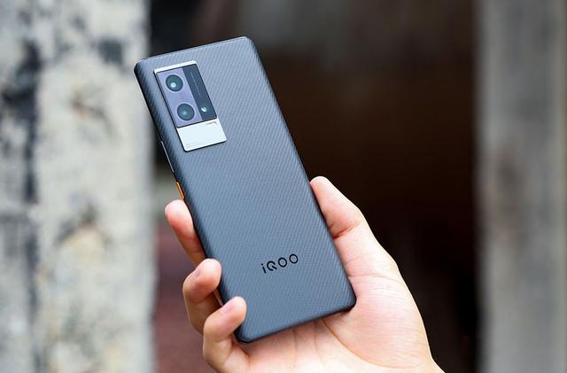 跌价1100元！12GB+256GB+120W闪充，超高性能vivo手机