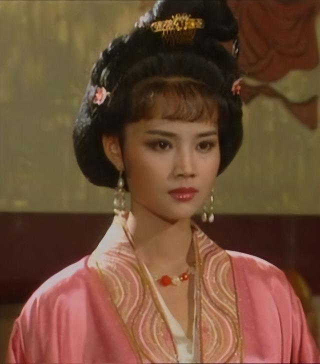 她的人生，远比绯闻精彩