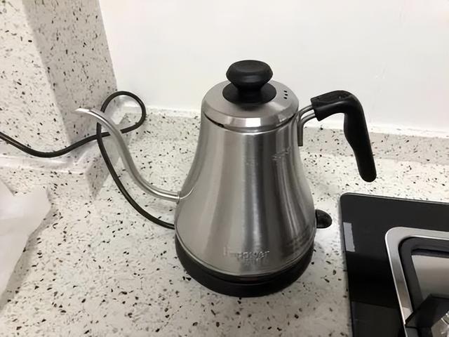 长期喝“电热水壶”烧的水，对身体有影响吗？医生：请多加重视