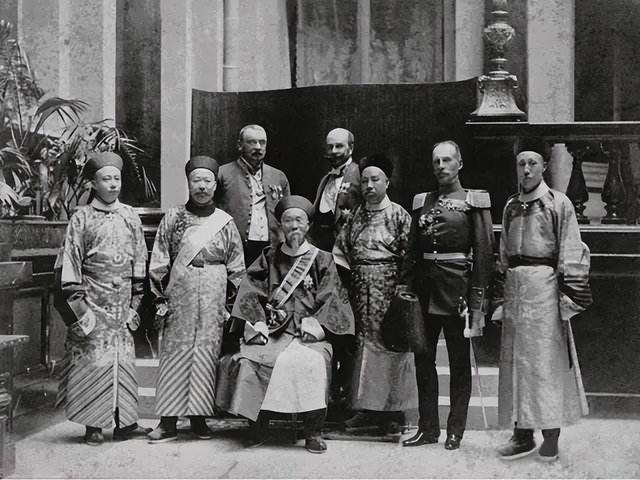 中国造车四十年，为啥只有李书福拿下了奔驰和沃尔沃？
