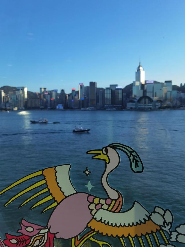 去香港藝術館，居然可以坐在藝術品上看海、看雲、看船？