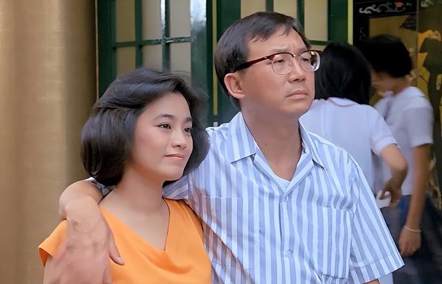 “喜剧天王”许冠文荣获金像奖终身成就奖，他是周星驰的前辈