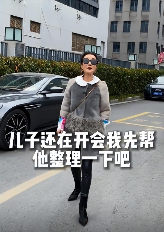 雪瑞姑姑：“冻龄奶奶”走红网络，抖音第一富婆，62岁活成18模样