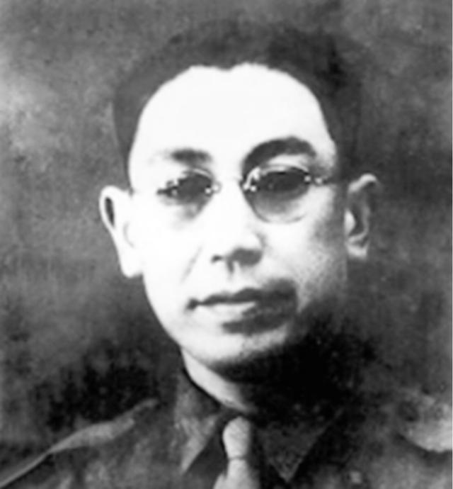 1981年，杜聿明病危住院，弥留之际抓着郭汝瑰的手：你跟我讲实话