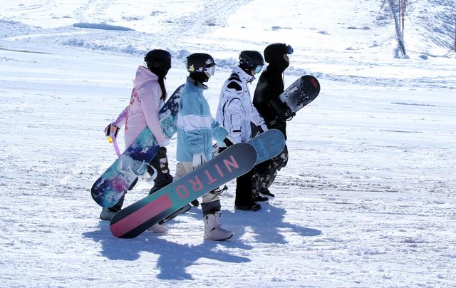 探訪絲綢之路國際度假區，是冬季滑雪度假的理想選擇，景色超美