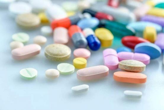 维生素也伤肝？别把这4种维生素当保健品吃，本文告诉你实情
