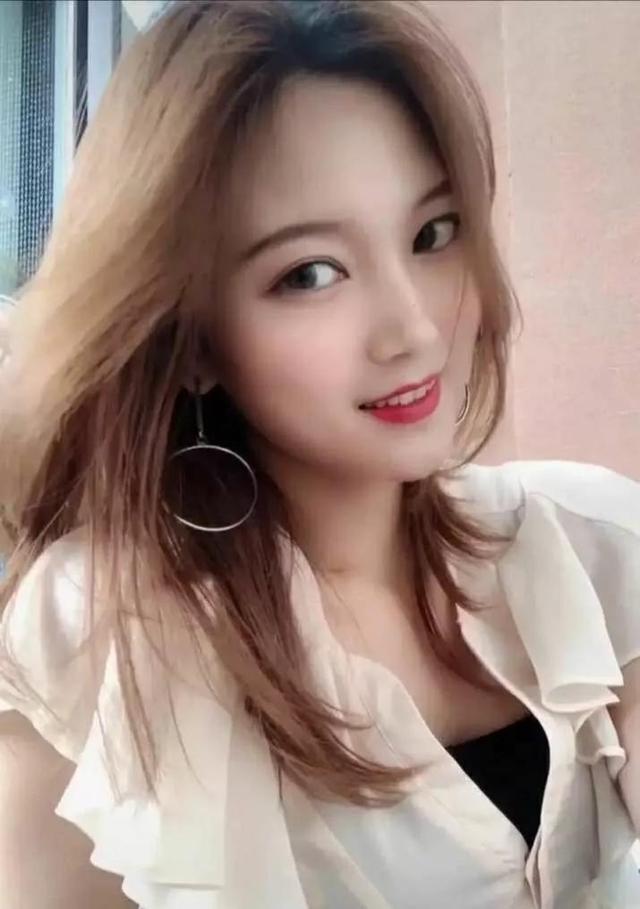 川藏線上經常會有女生搭順風車，她爲什麽跑過去體會窮遊？