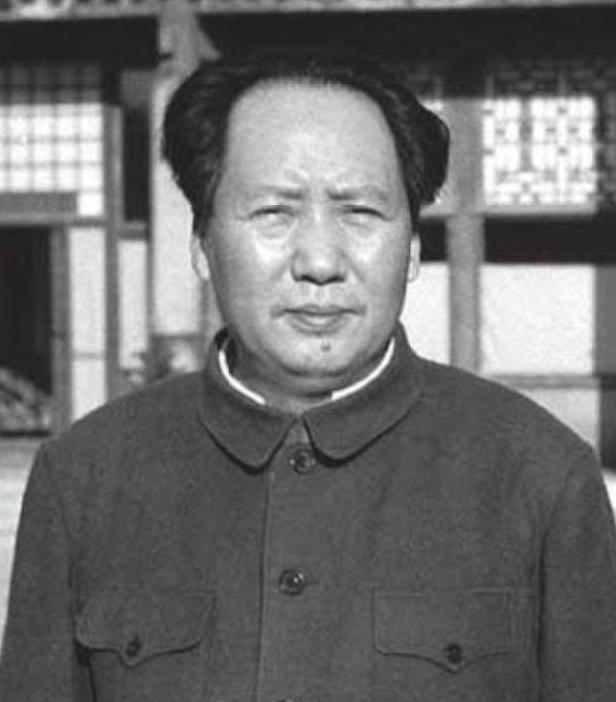1949年，毛主席险被香山老尼姑暗害，多亏李克农几经排查发现炸弹