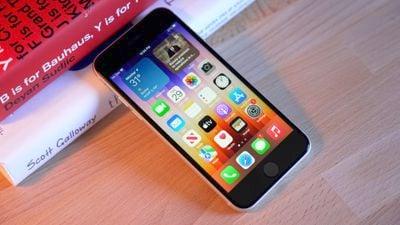 苹果最乏味的智能手机的动手：2022年iPhone SE