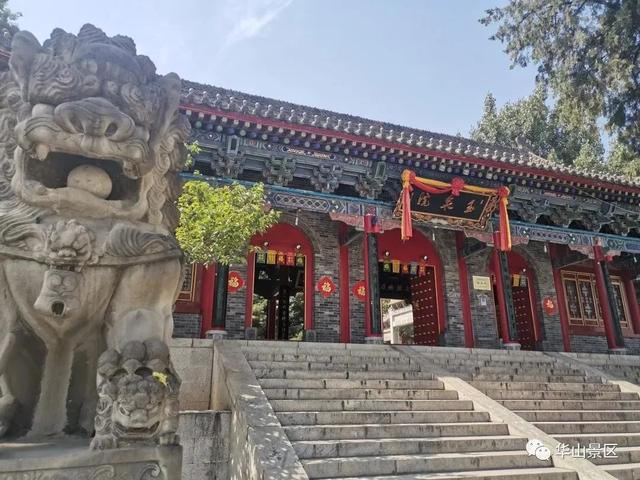 华山在哪里啊哪个省(爬华山一年死多少人)