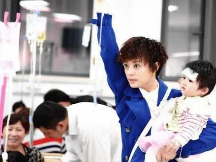 为什么我们小时候泥地里打滚都不生病，现在的孩子整天去医院