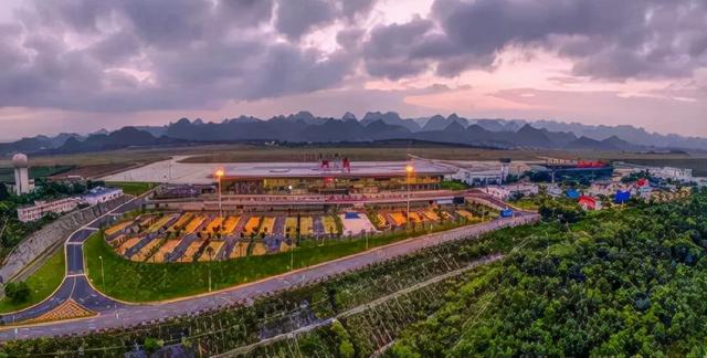 兴义文化艺术旅游城:以城市战略升级打造西南文化旅游典范为封面的