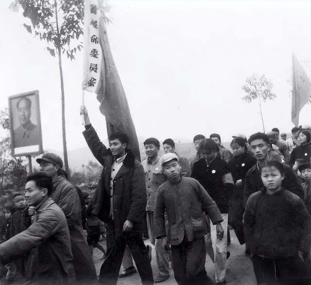 陈慕华：国军少将之女，成为中国第二位女副总理，却也有遗憾