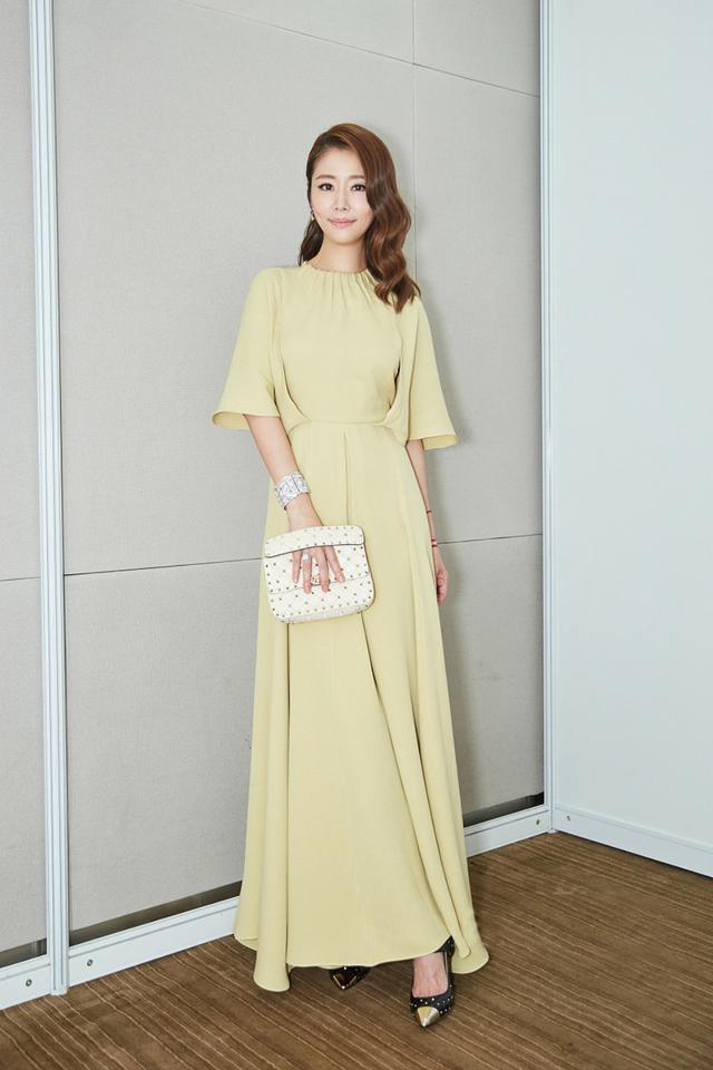 林心如穿黑色衣服出席(林心如黑色蕾丝礼服图片)-天晟网
