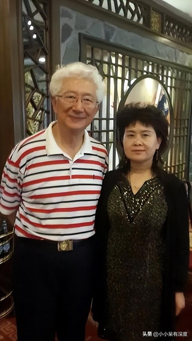 就是在那样的年月和那样充满理想主义的心境中,陈铎和妻子周希珧经人