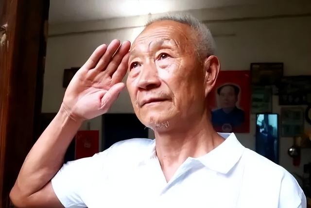 江西老农闯最高检察院被拦，情急之下以身犯险，一首军歌证明身份
