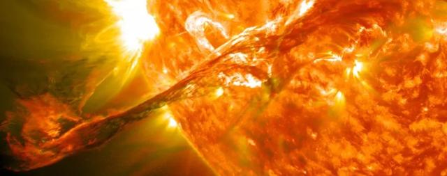 太阳1天爆发17次耀斑，多地出现通信中断，影响空间站宇航员吗？
