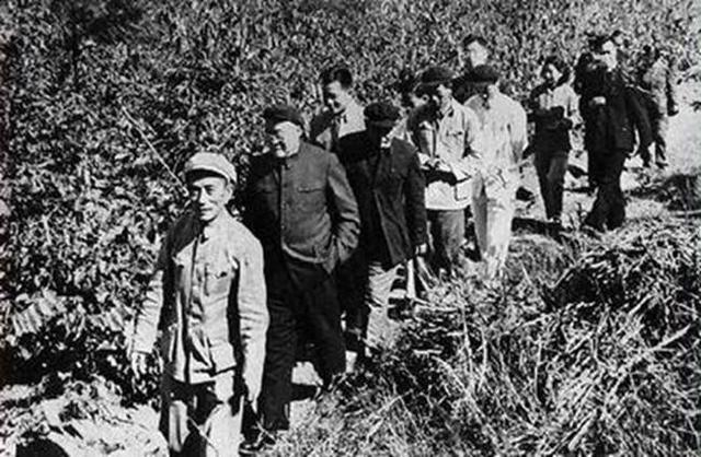 她19岁嫁刘伯承，为其生育了7个孩子，照看病重的丈夫长达13年