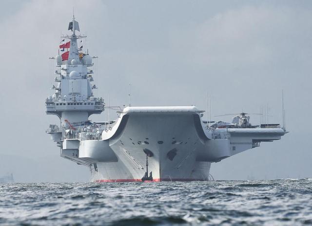 中国航母编队进入西太，护航阵容史无前例，日本忙派舰机跟踪警戒