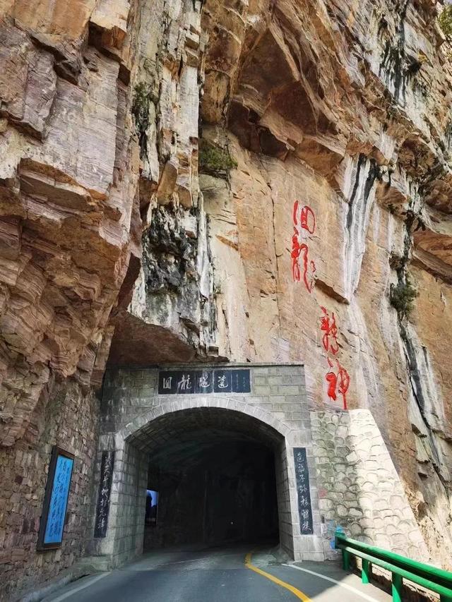 看人之短，天下无可交之人，看人之长，世间尽是吾师