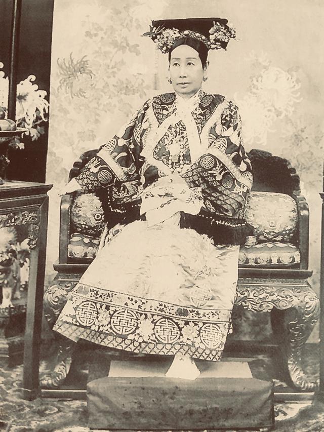 1983年，一群考古人员进入慈禧的墓室，专家在棺材里发现了什么？