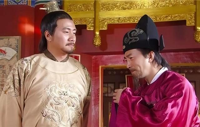 朱元璋给儿子剥橘子，马皇后却突然喊道：你爹要杀你快跑