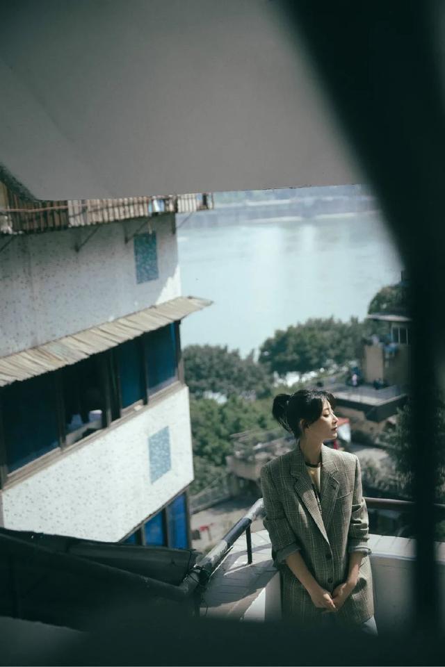 殷桃，那些进入她世界的男人都成了过客，她要追求的底是什么？