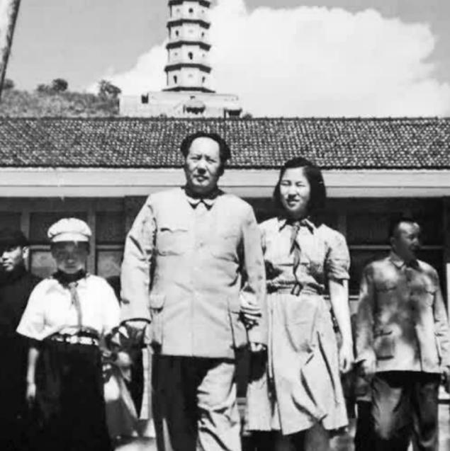 72年李讷离婚，毛主席得知其中原因后，落泪：讷娃的婚事太草率了