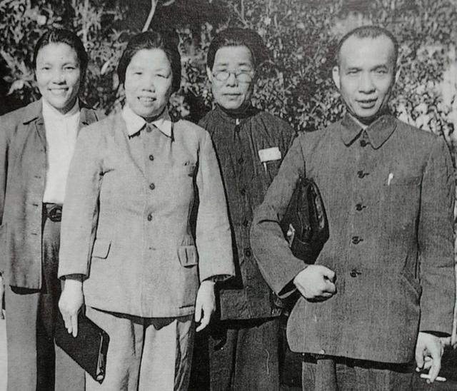 李富春病逝后，蔡畅泣不成声，邓小平轻声安抚：周总理让你多保重
